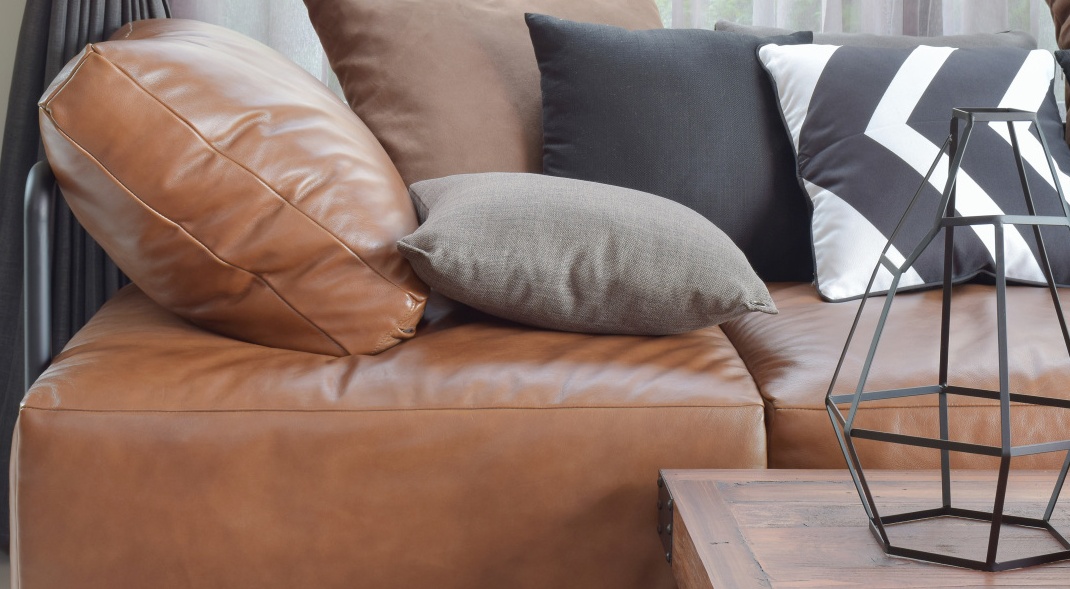 El cuero de microfibra de alta calidad es la mejor opción para el cuero de un sofá